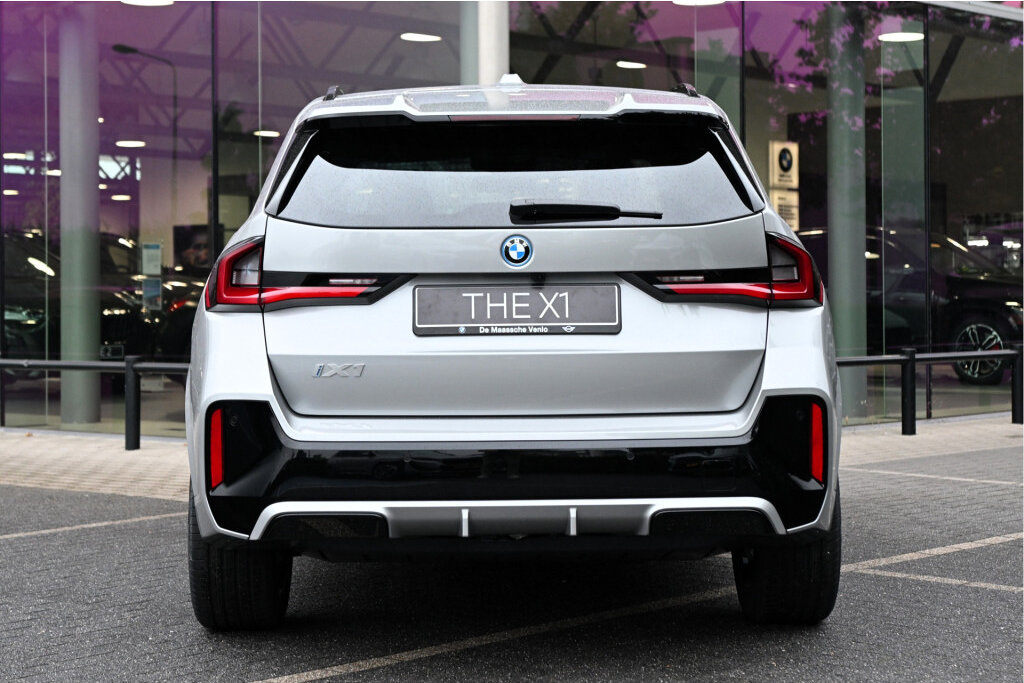 BMW iX1 9