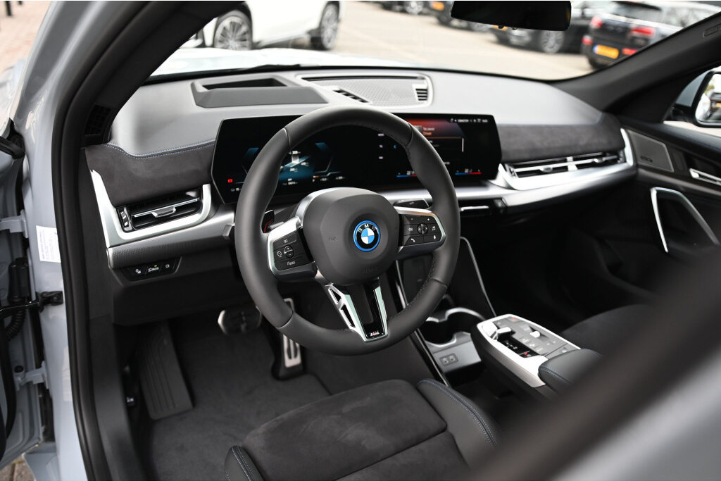 BMW iX2 10