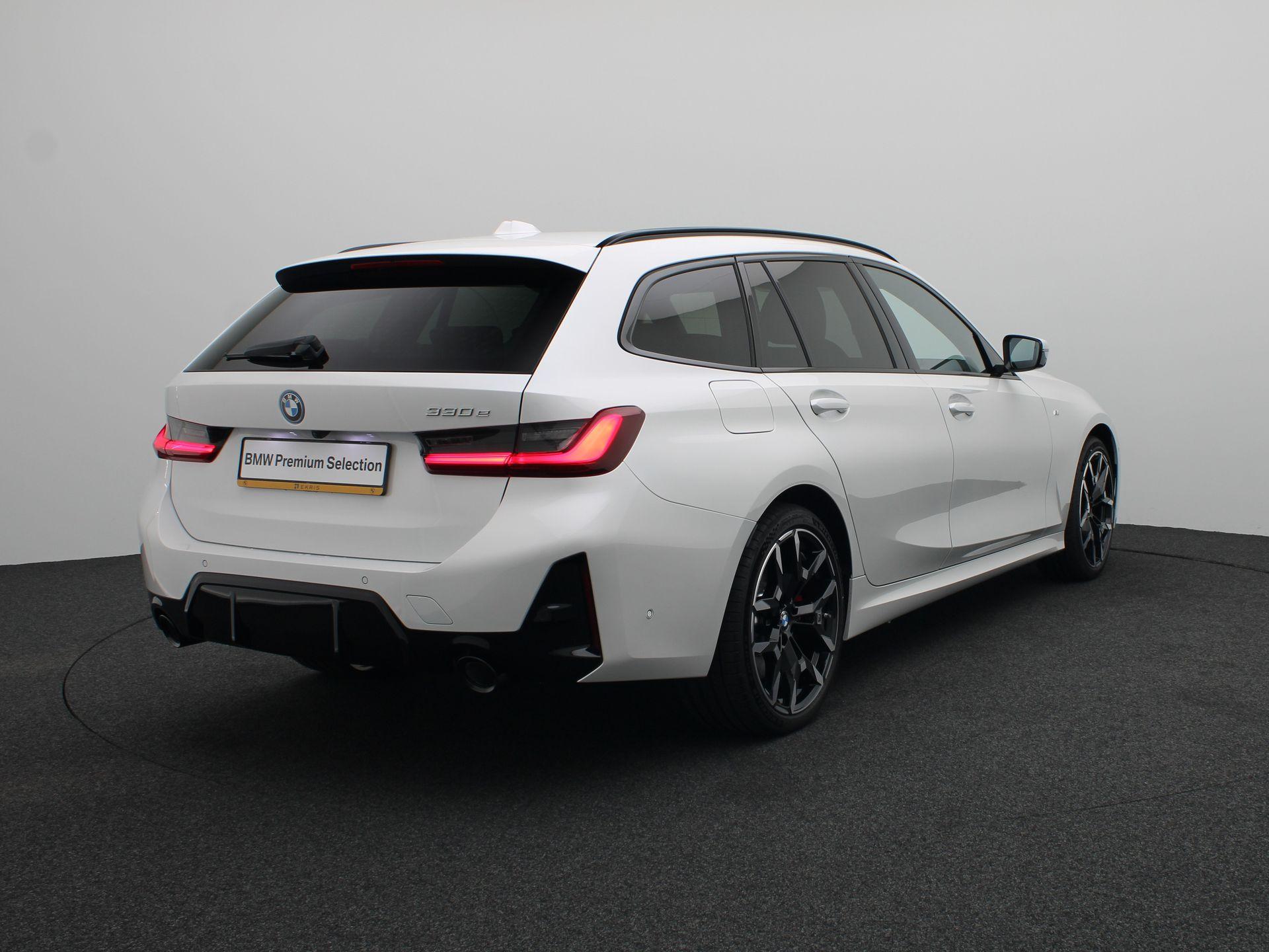 BMW 3 Serie Touring 330e - Afbeelding 2