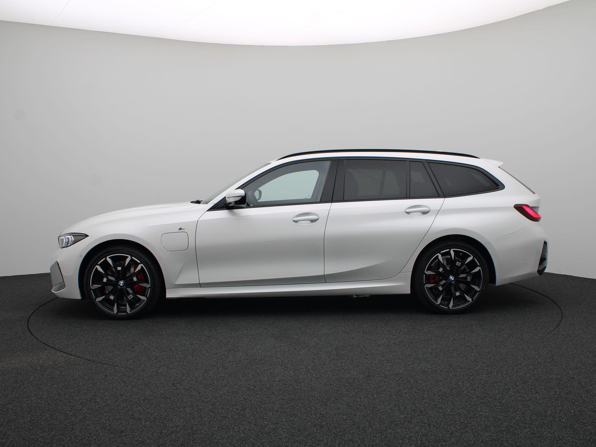 BMW 3 Serie Touring 330e - Afbeelding 4