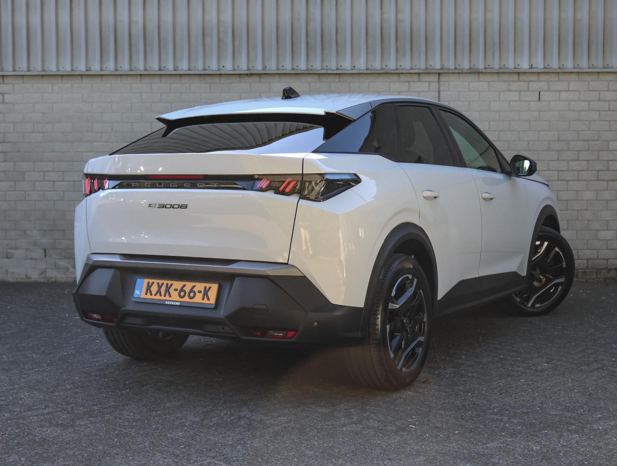 Peugeot e-3008