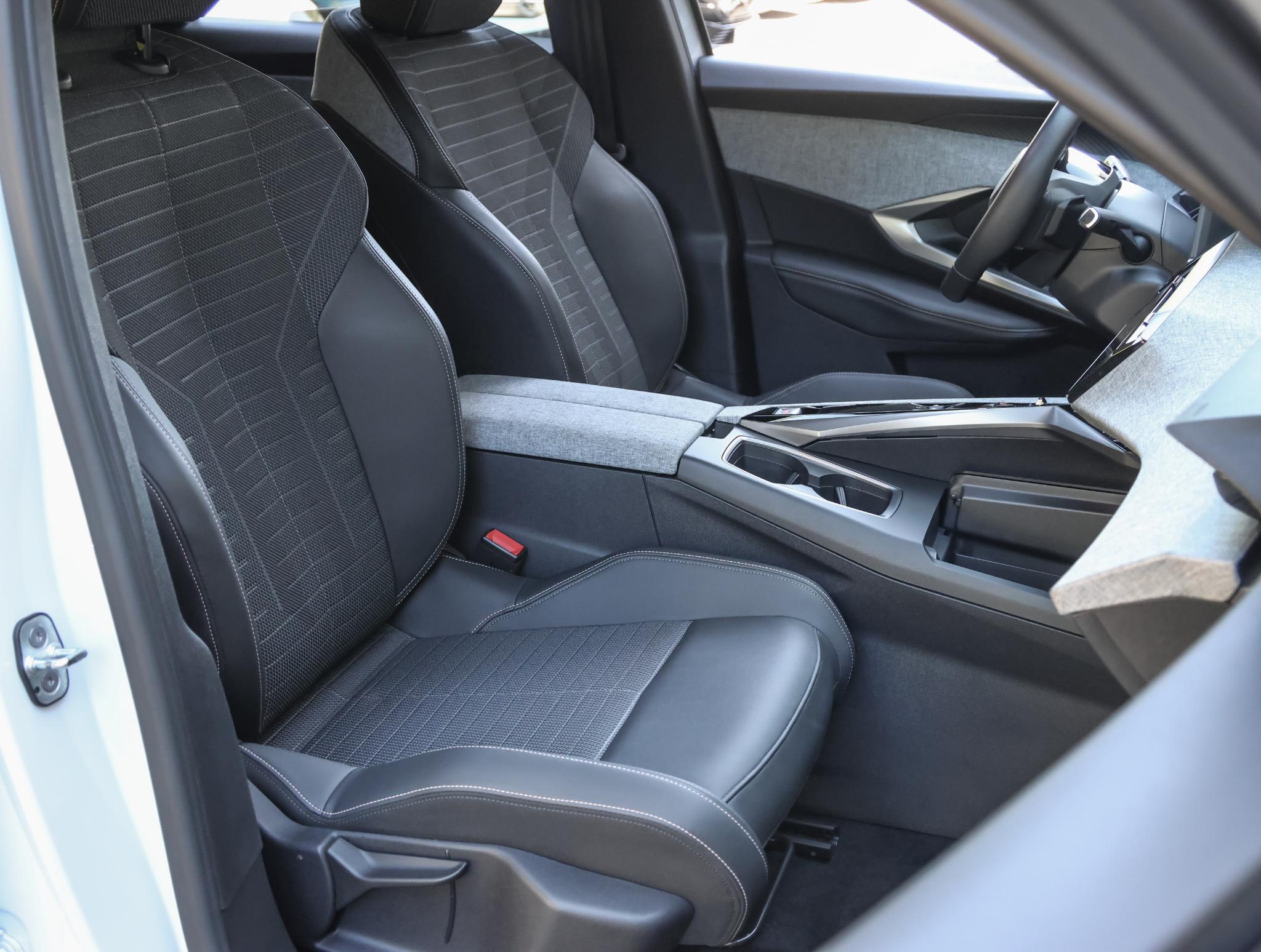 Peugeot e-3008