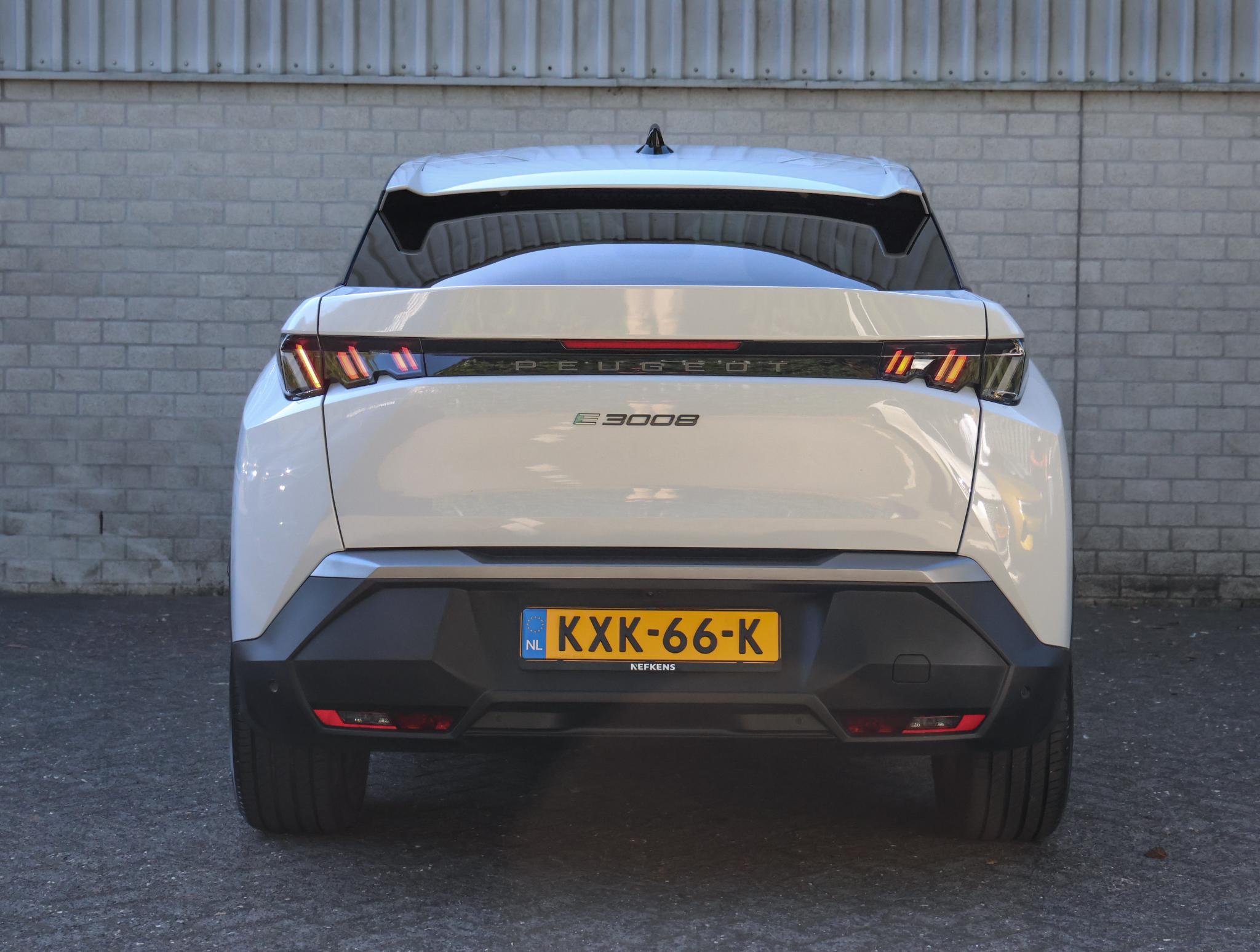 Peugeot e-3008