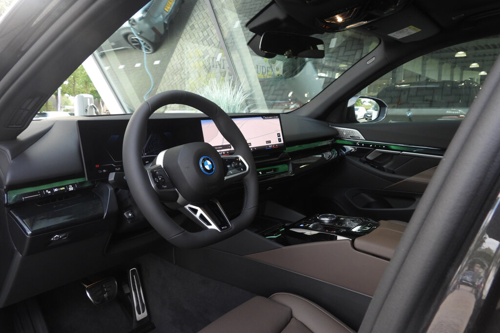 BMW i5 12