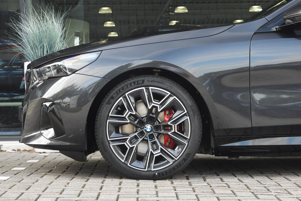 BMW i5 19