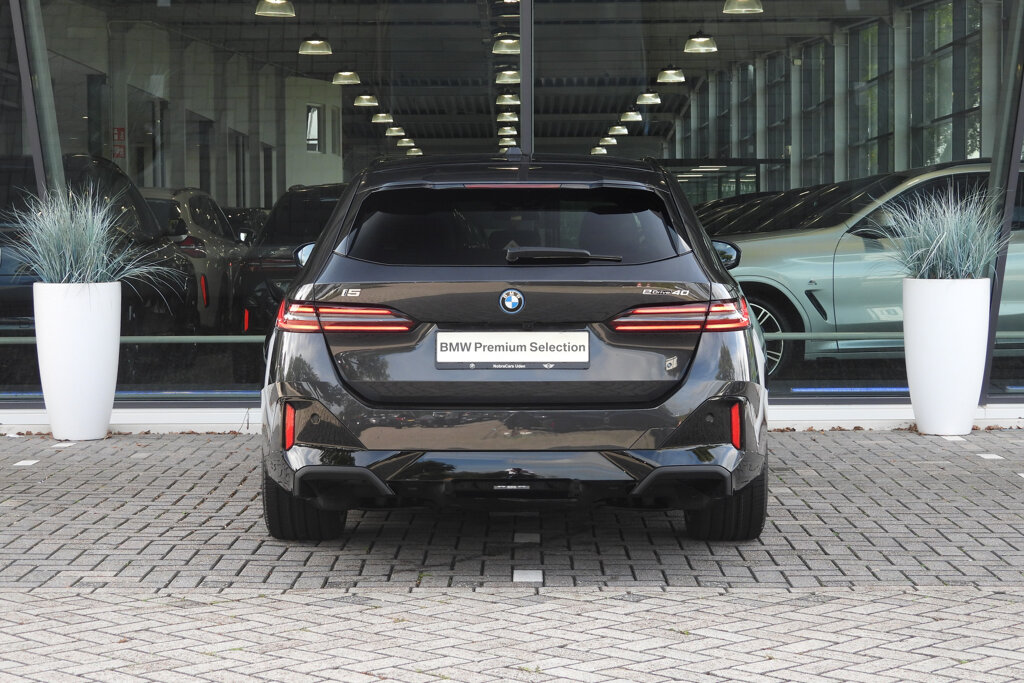BMW i5 21