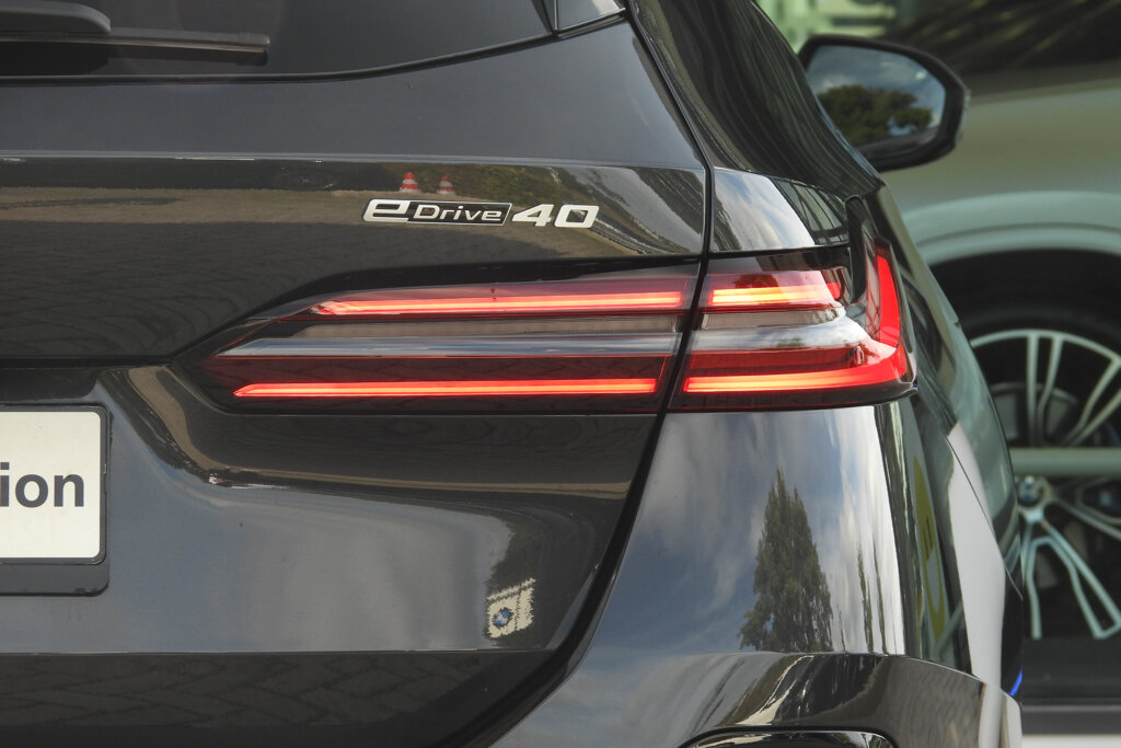 BMW i5 22