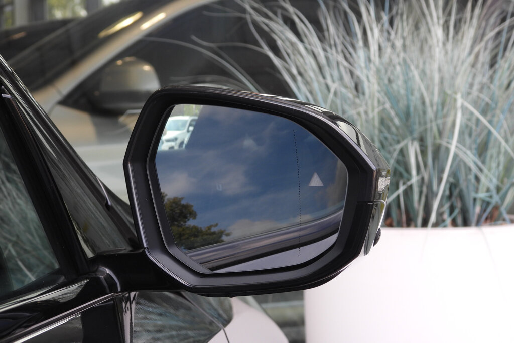 BMW i5 24