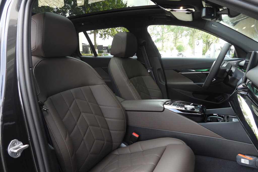 BMW i5 25