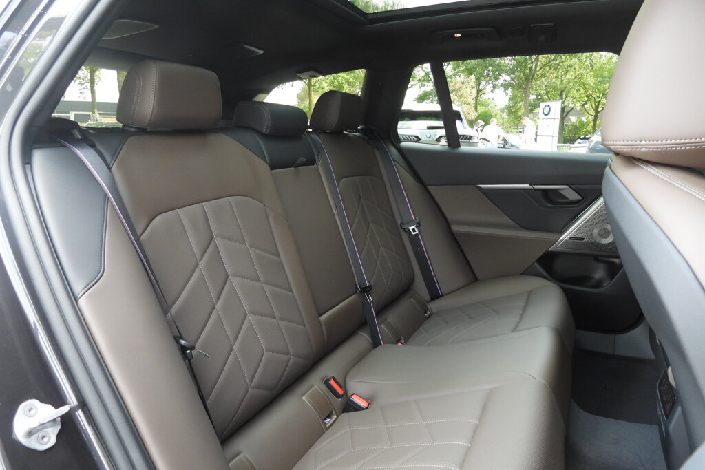 BMW i5 26