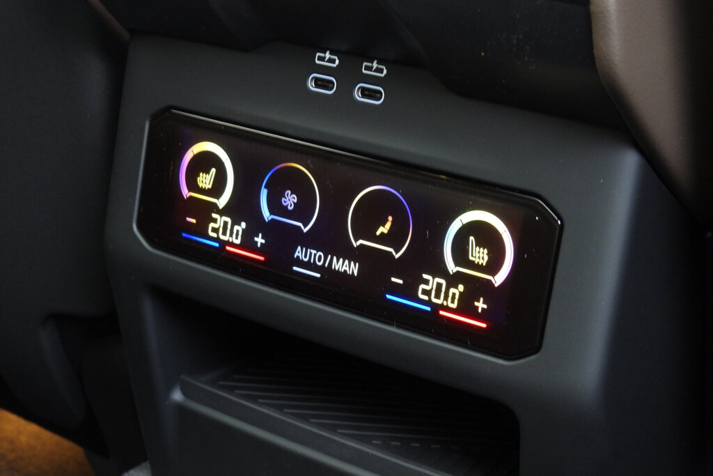BMW i5 28