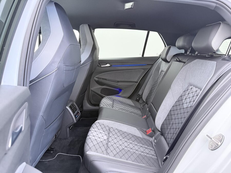 Volkswagen Golf 1.5 eTSI R-Line