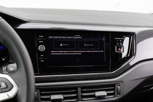 Apple Carplay/Android Auto Apple Carplay/Android Auto