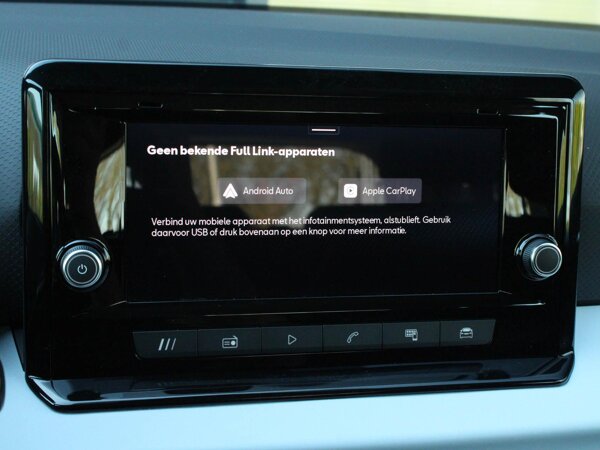 Apple Carplay/Android Auto Apple Carplay/Android Auto