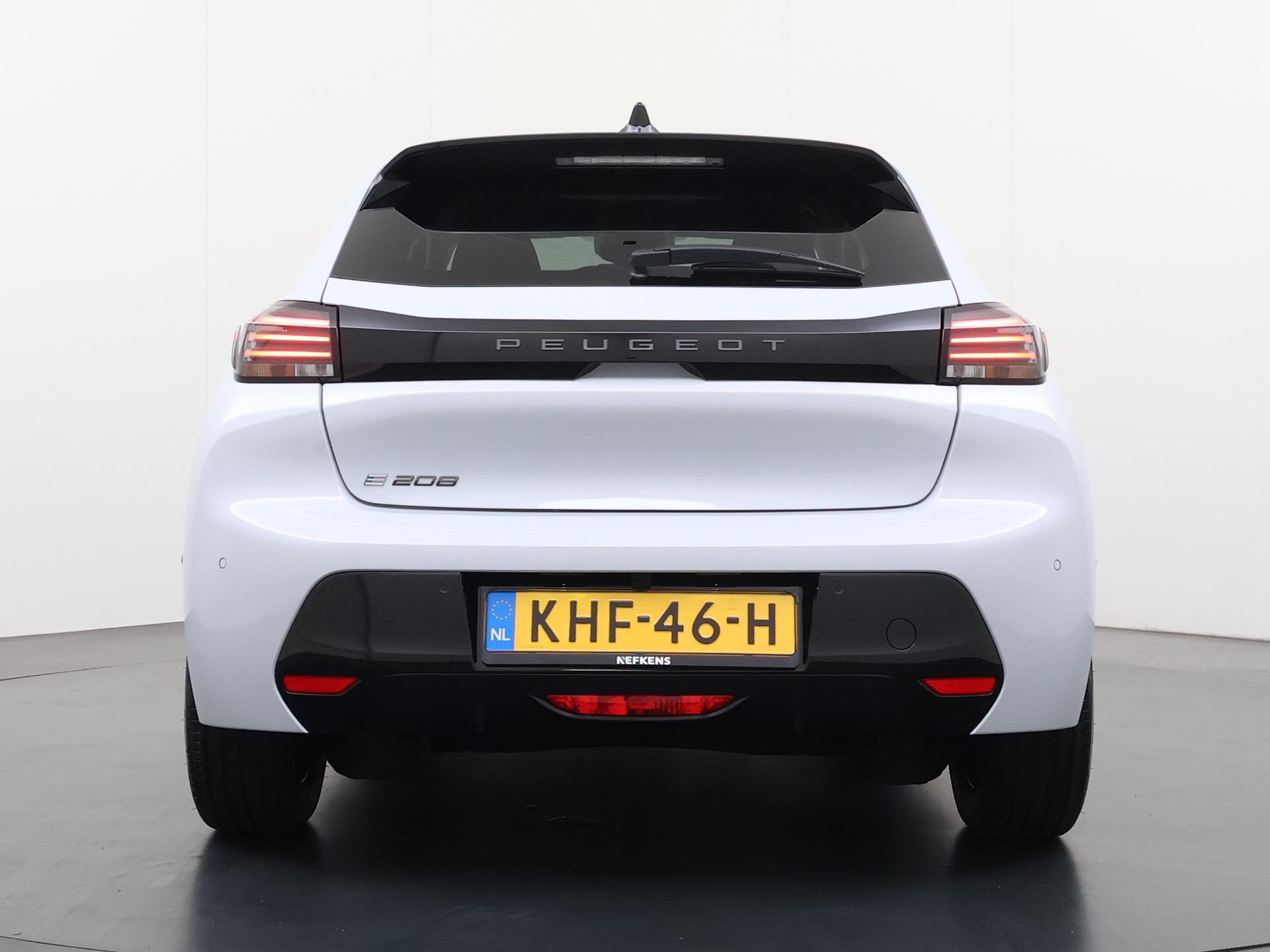 Peugeot e-208