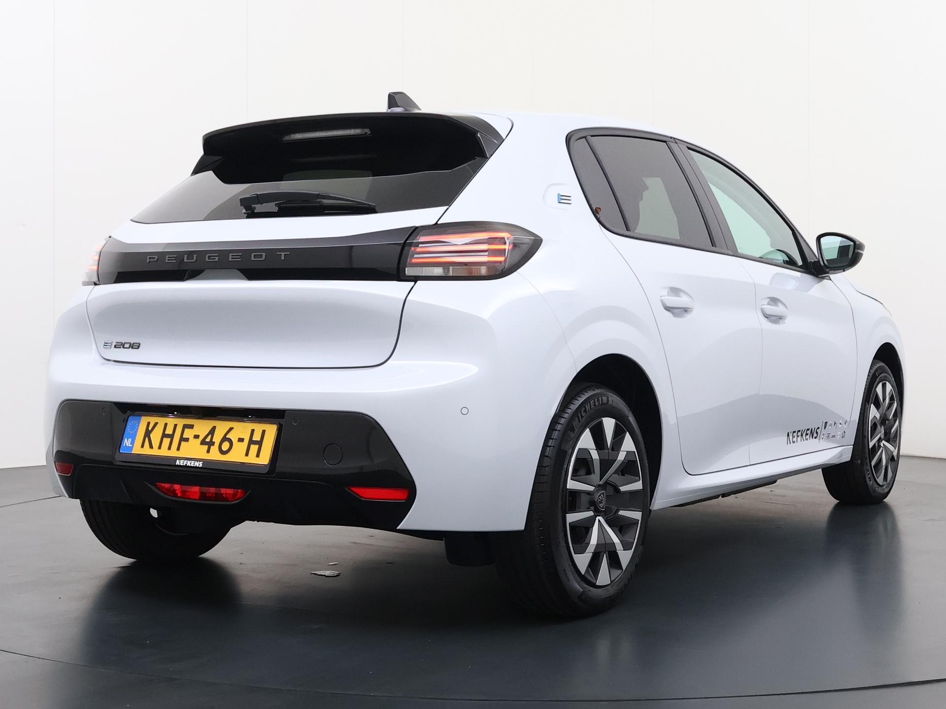 Peugeot e-208