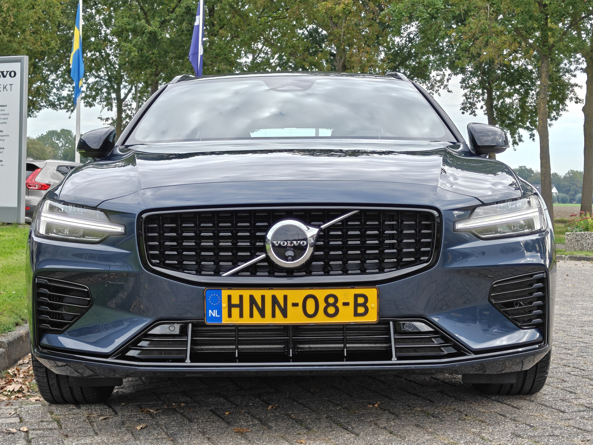 Volvo V60 T6 350PK Plug-in hybrid AWD Plus Dark - Afbeelding 2