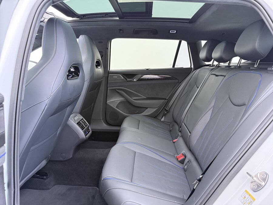 Volkswagen Passat Variant 1.5 eHybrid R-Line 272 PK