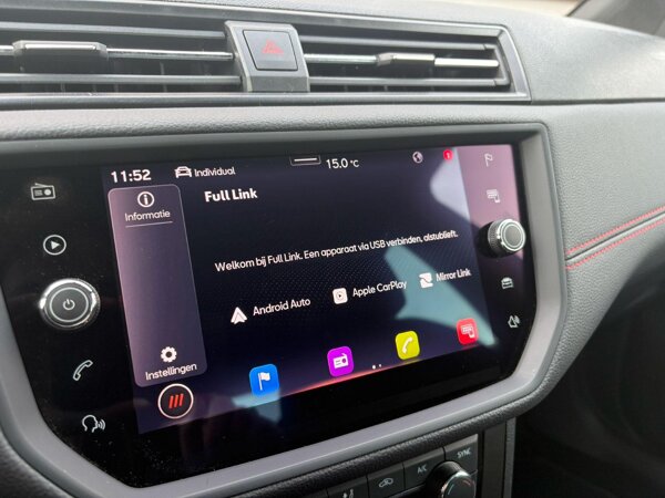 Apple Carplay/Android Auto Apple Carplay/Android Auto