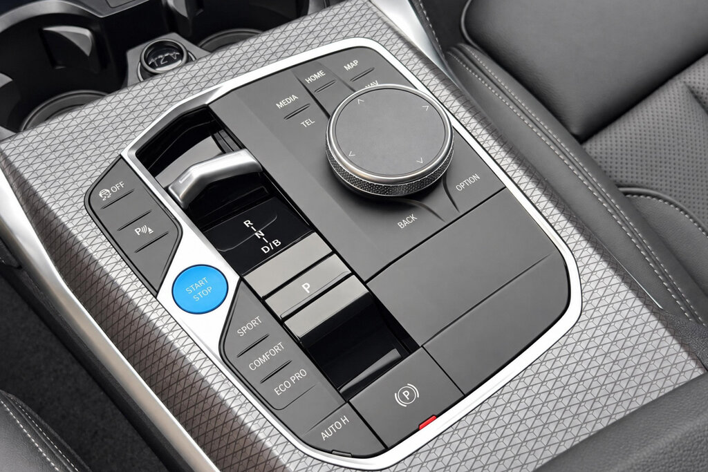 BMW i4 19