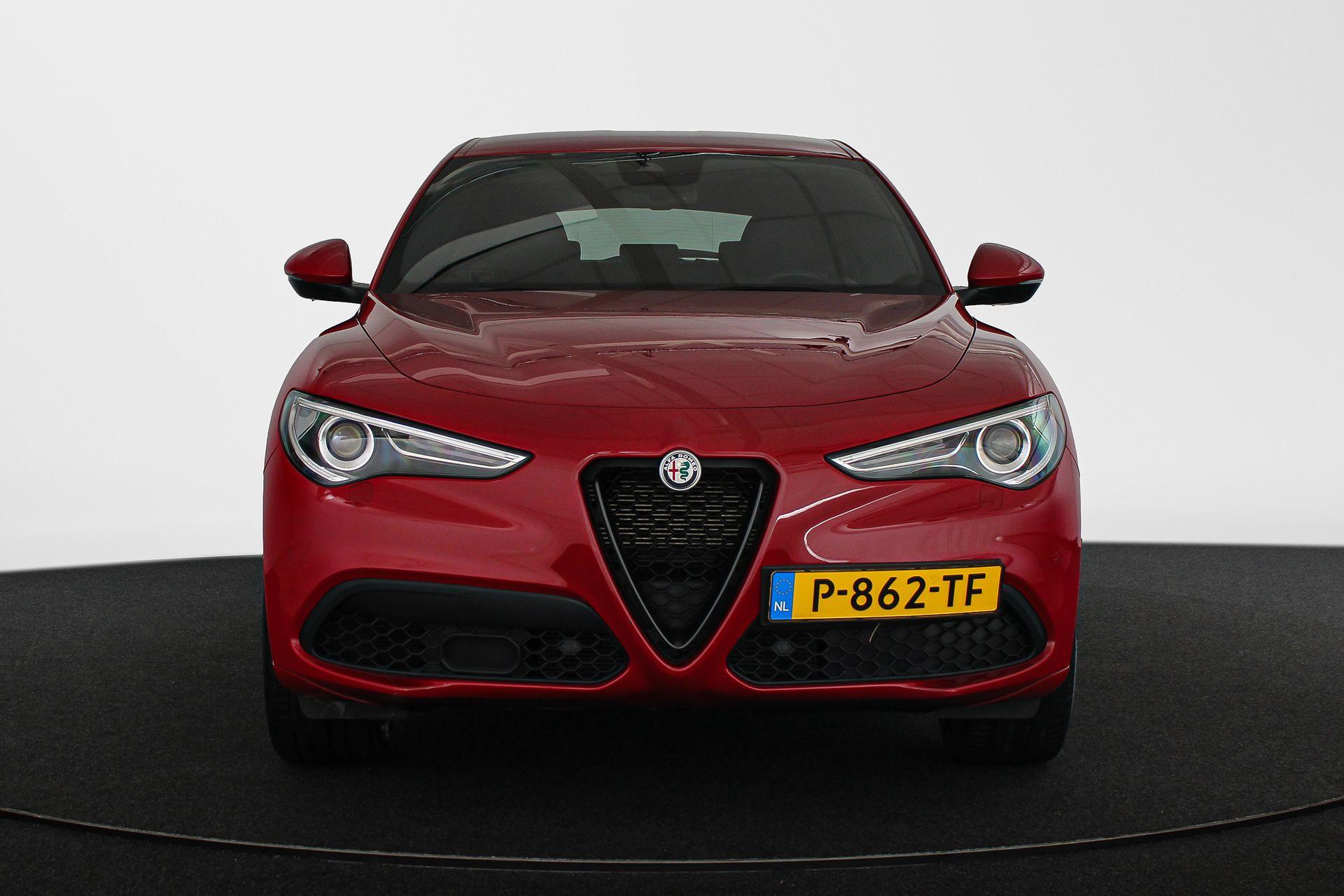 Alfa Romeo Stelvio (14)