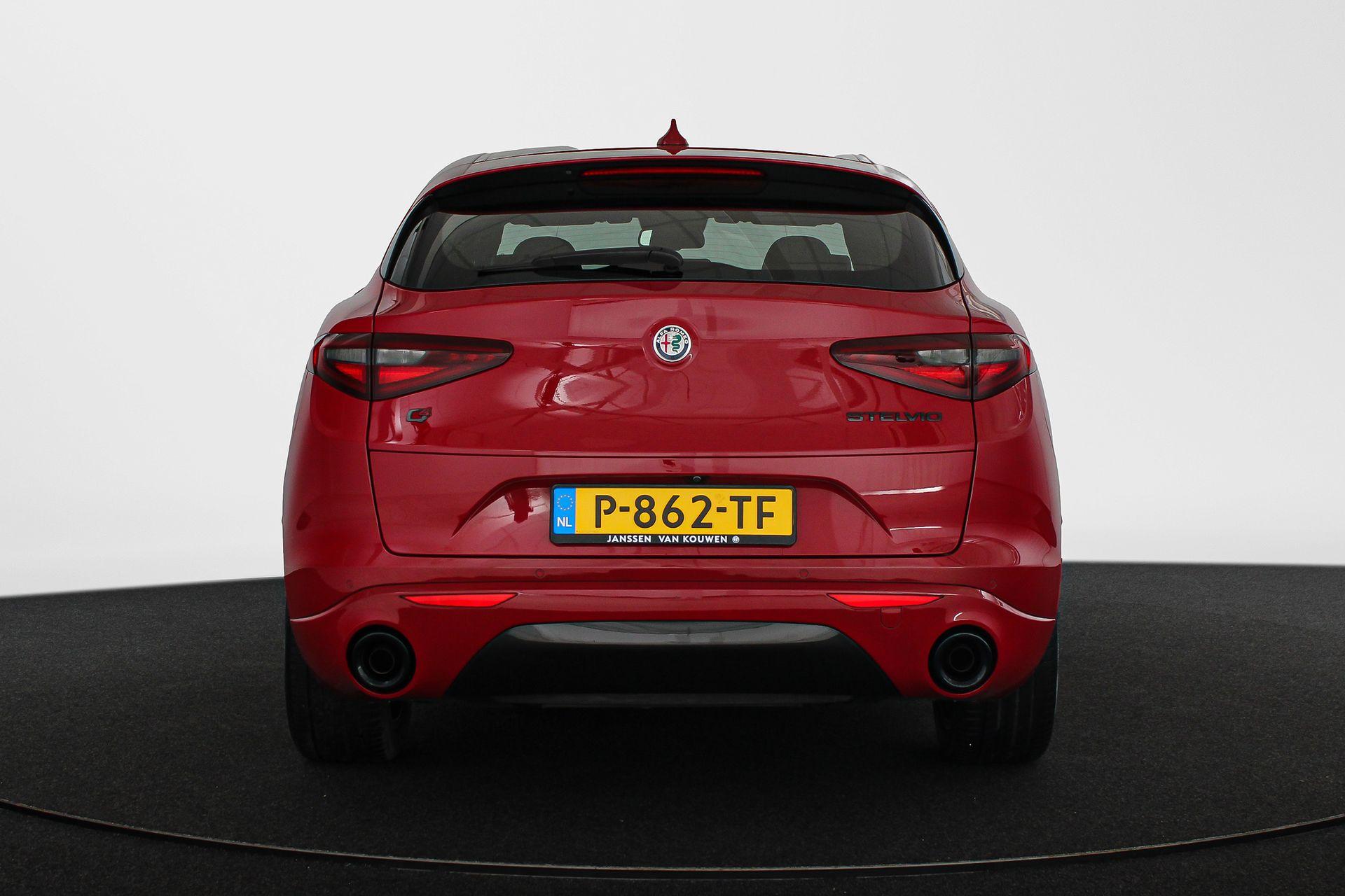 Alfa Romeo Stelvio (15)