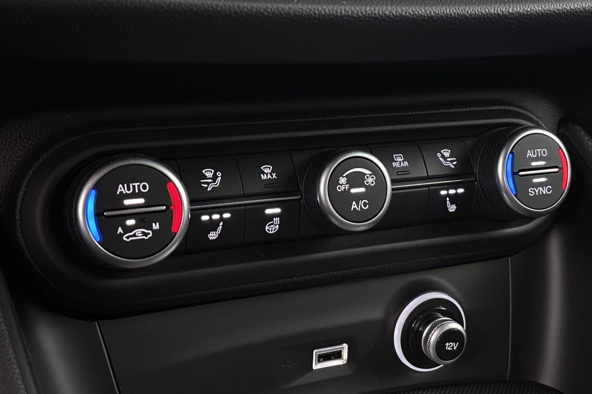 Alfa Romeo Stelvio (24)