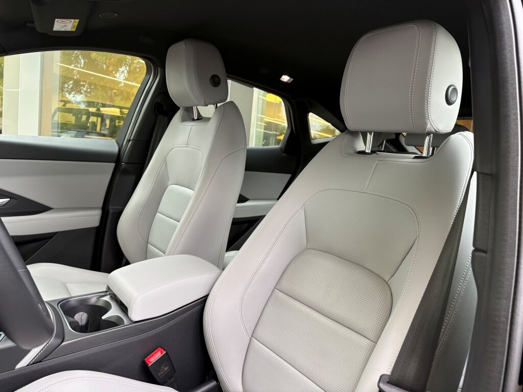 Jaguar E-PACE - foto 8
