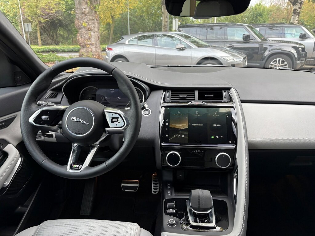 Jaguar E-PACE - foto 10