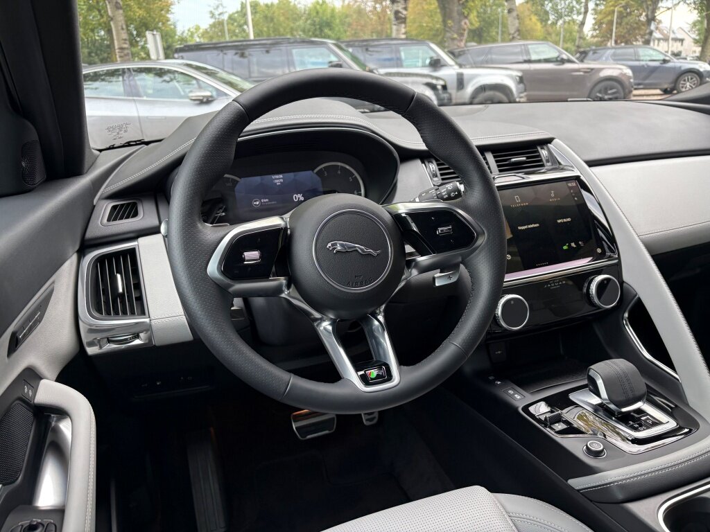 Jaguar E-PACE - foto 11