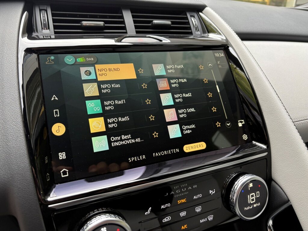 Jaguar E-PACE - foto 22