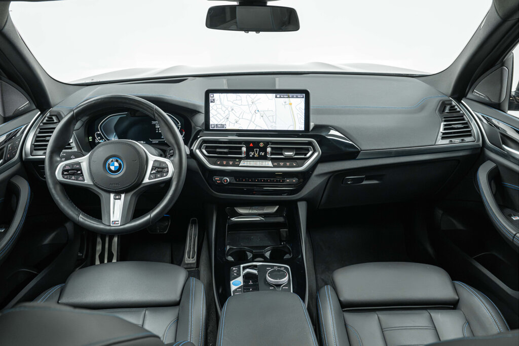 BMW iX3 5