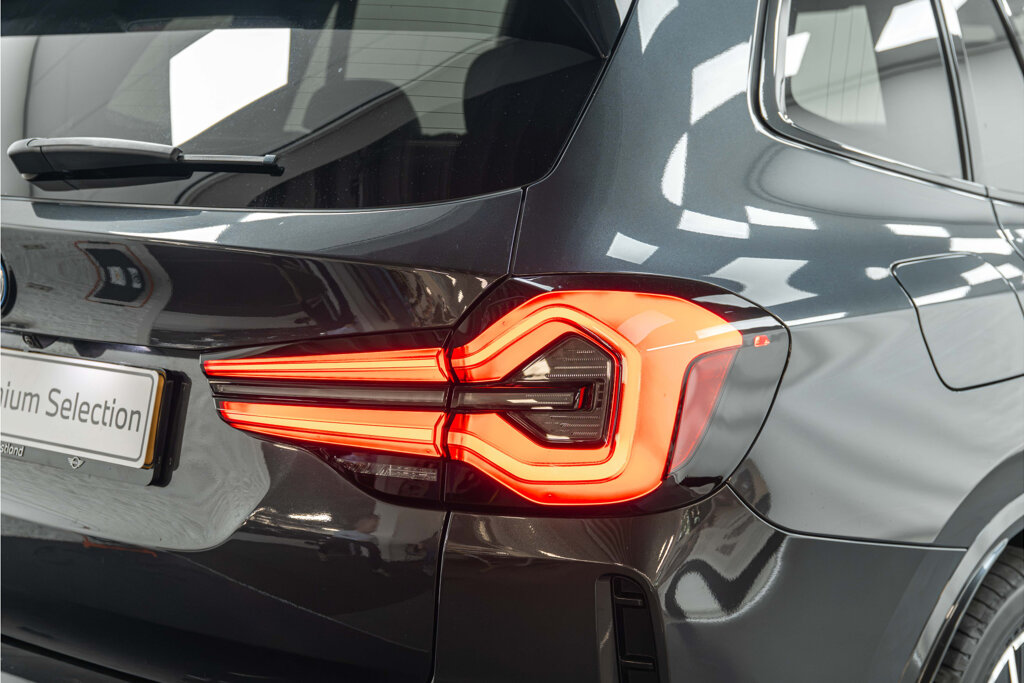 BMW iX3 6