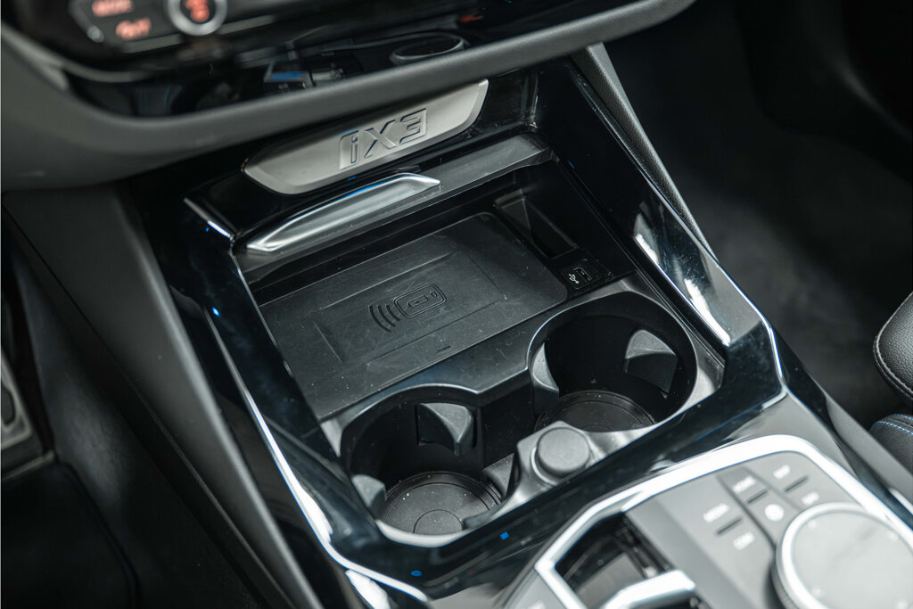 BMW iX3 28