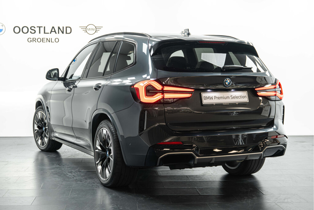 BMW iX3 29