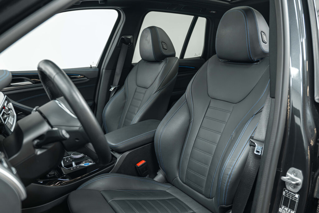 BMW iX3 31