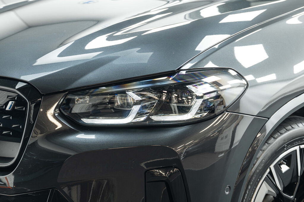 BMW iX3 36