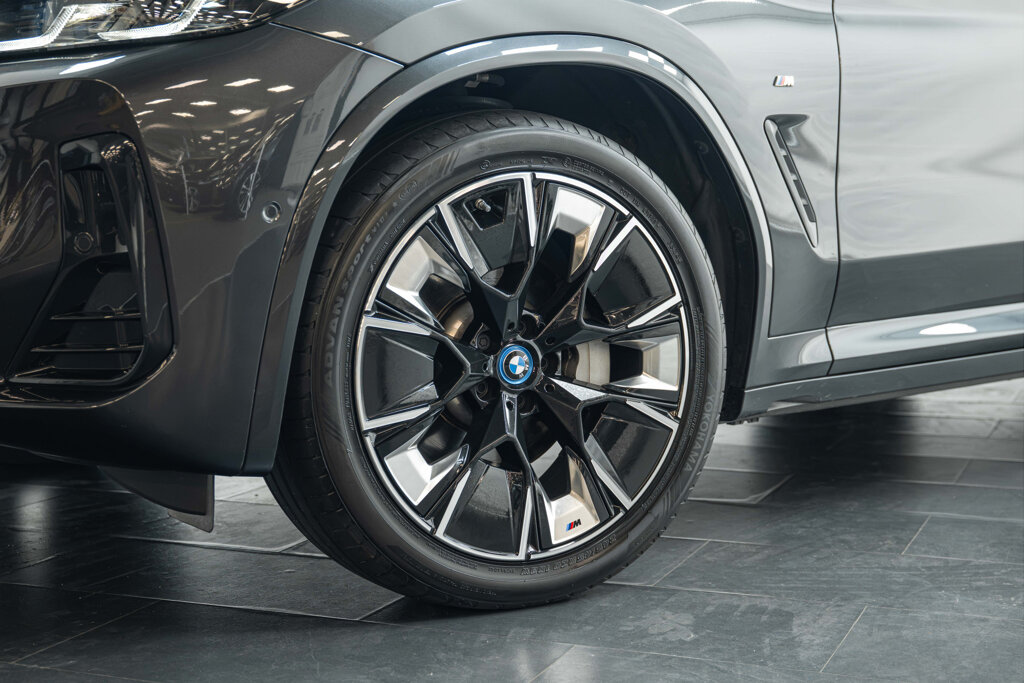 BMW iX3 37
