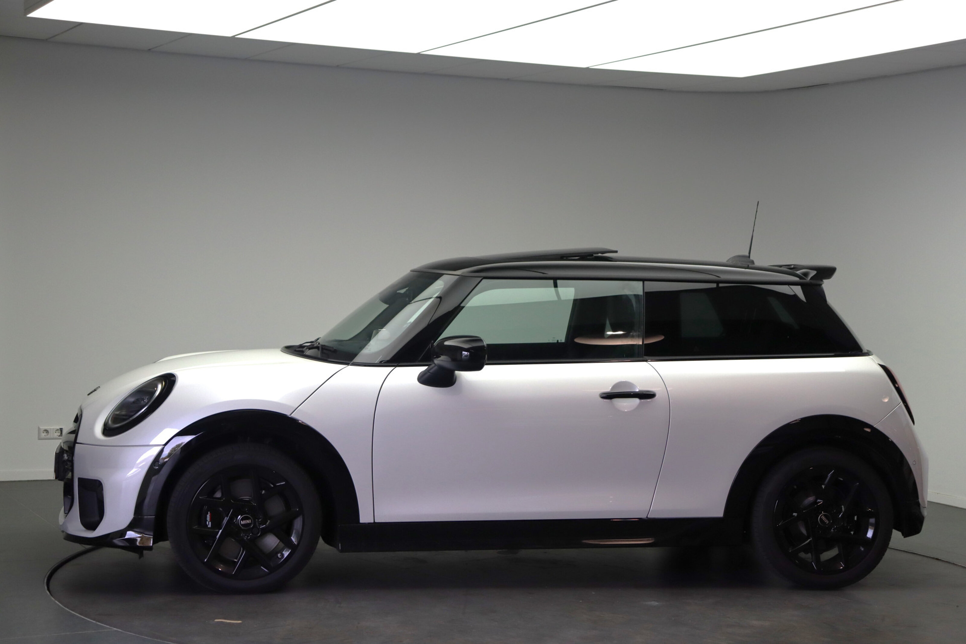 MINI 3-Deurs Hatchback Cooper C Automaat / JCW / Pakket M