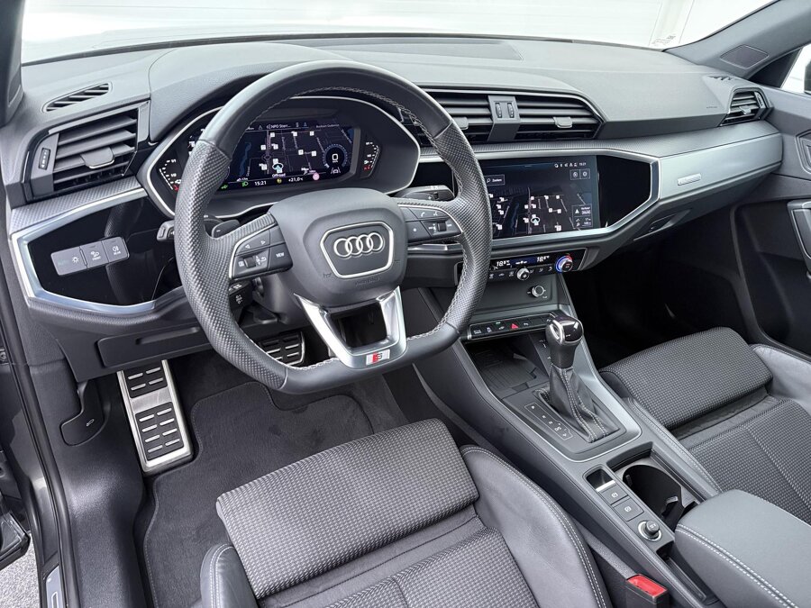 Audi Q3 45 TFSIe S-line
