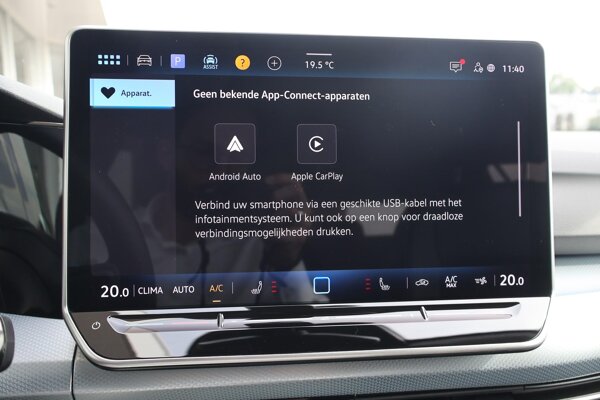 Apple Carplay/Android Auto Apple Carplay/Android Auto