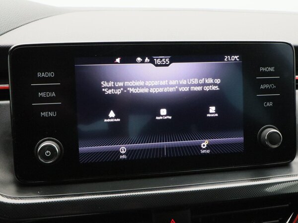 Apple Carplay/Android Auto Apple Carplay/Android Auto