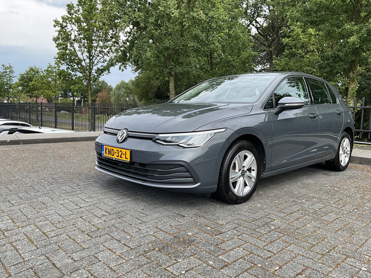 Volkswagen Golf 1.5 TSI 131PK Life Business | LED | Stuur- stoelverw. | ACC | Climate | AppConnect | PDC - Afbeelding 1