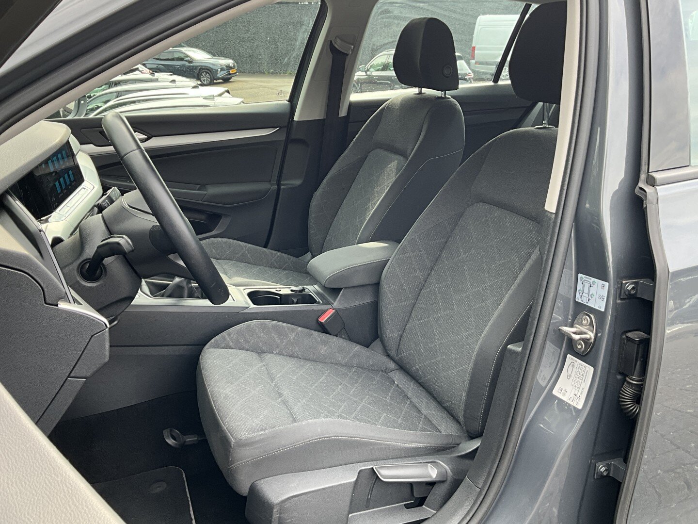 Volkswagen Golf 1.5 TSI 131PK Life Business | LED | Stuur- stoelverw. | ACC | Climate | AppConnect | PDC - Afbeelding 4