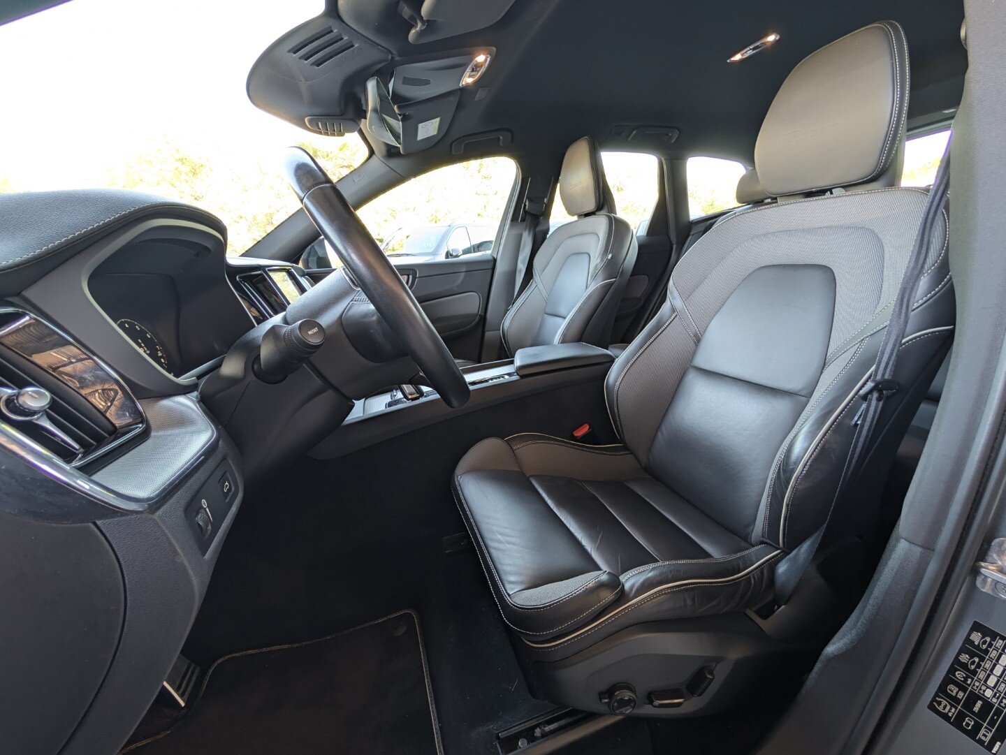 Volvo XC60 2.0 B5 R-Design 250PK | Trekhaak | Leder | Memory | Navi | 360 Camera | PDC | ACC | Stoelverw. - Afbeelding 4