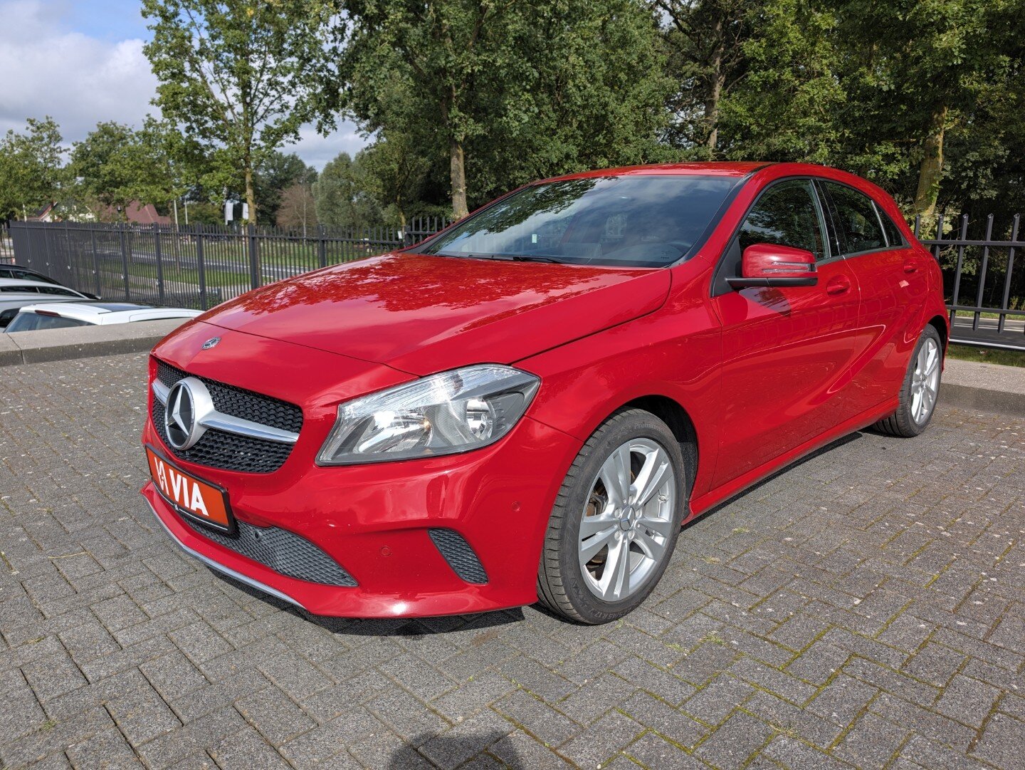 Mercedes-Benz A-Klasse 200 156PK | Trekhaak | Navi | Camera | PDC | Half leer | Cruise | Climate Control - Afbeelding 1