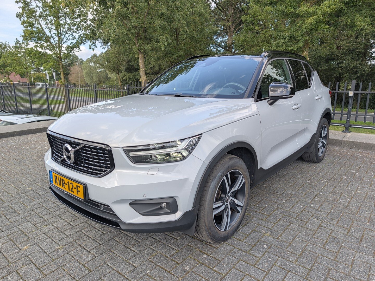 Volvo XC40 T3 | R-Design | Trekhaak | PDC | Navi | LED | ACC | 2WD | Halfleer | - Afbeelding 1