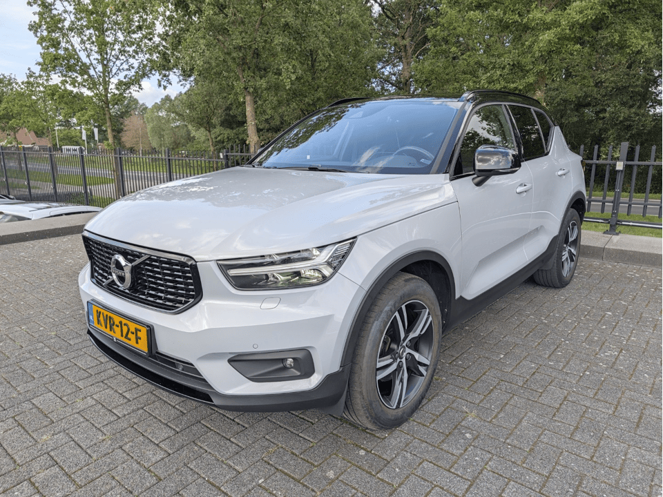 Volvo XC40 T3 | R-Design | Trekhaak | PDC | Navi | LED | ACC | 2WD | Halfleer | - Afbeelding 1