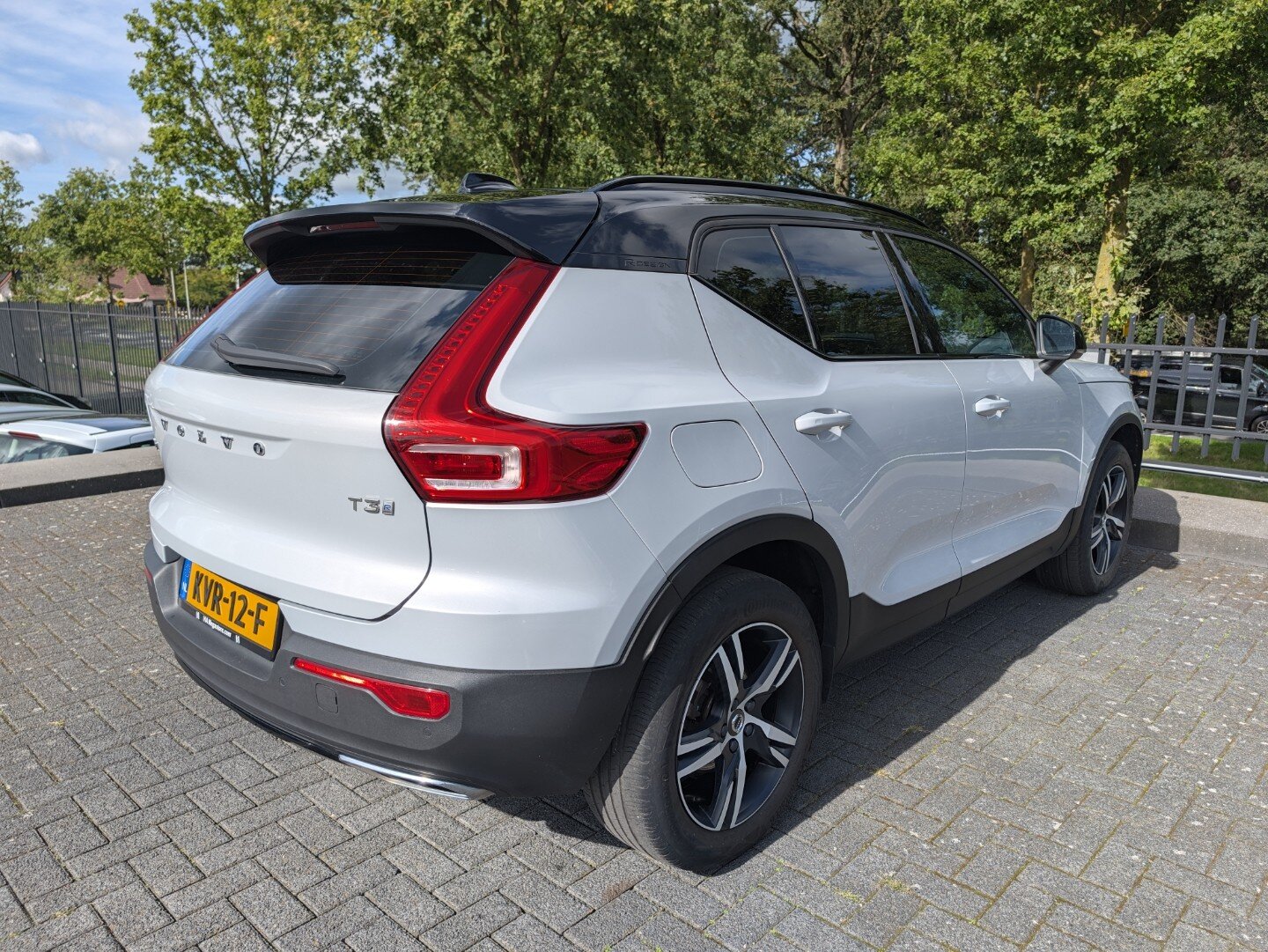 Volvo XC40 T3 | R-Design | Trekhaak | PDC | Navi | LED | ACC | 2WD | Halfleer | - Afbeelding 3