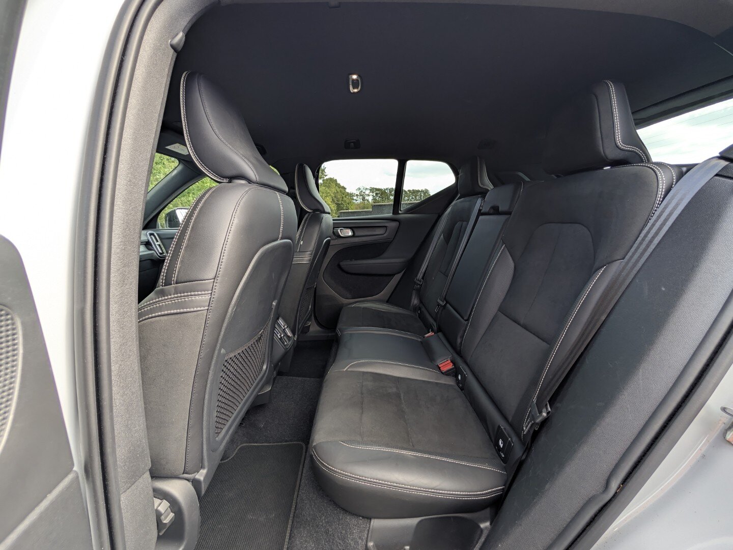 Volvo XC40 T3 | R-Design | Trekhaak | PDC | Navi | LED | ACC | 2WD | Halfleer | - Afbeelding 5